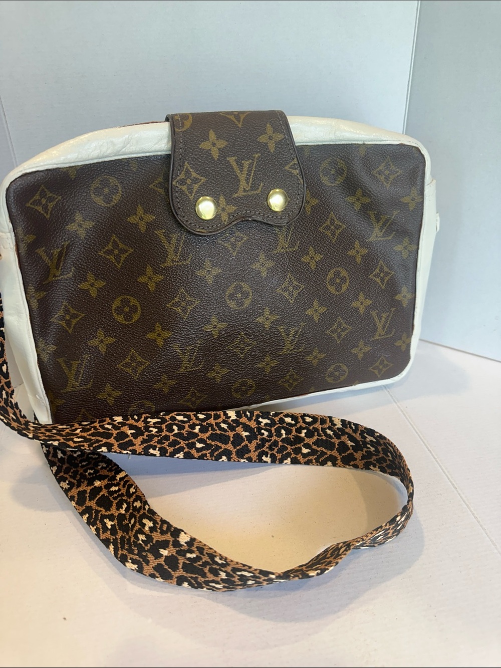 ‼️FIRM‼️LV  Monogram Canvas converted to Shoulder /Crossbody Bag
12” x 9” x 3”